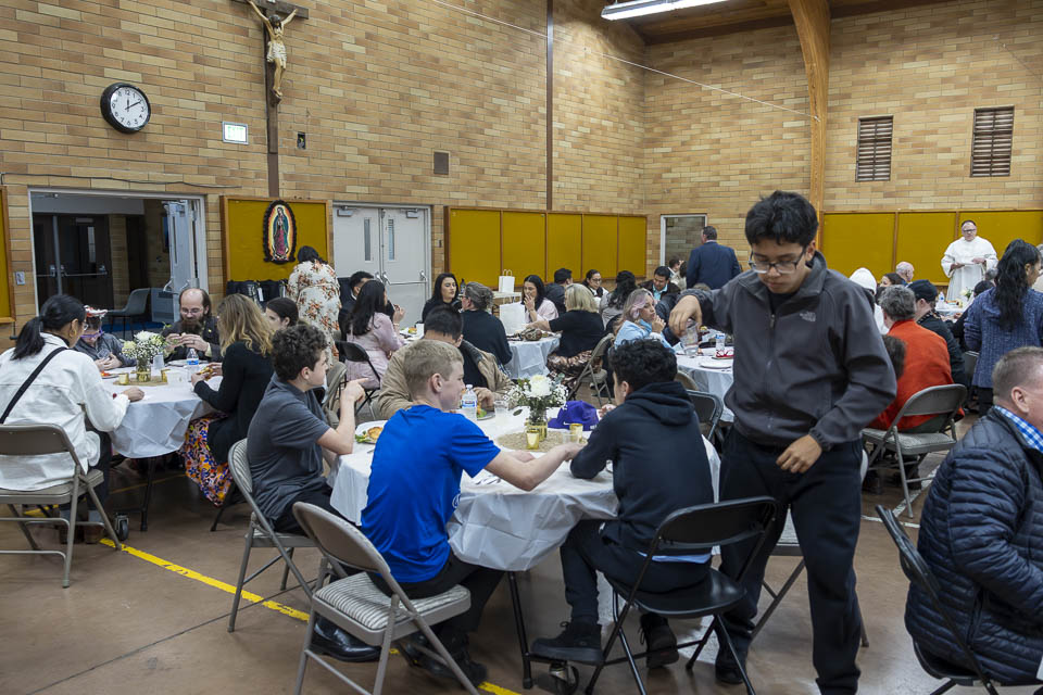 2026-StMary-EasterVigil (202 of 215).jpg